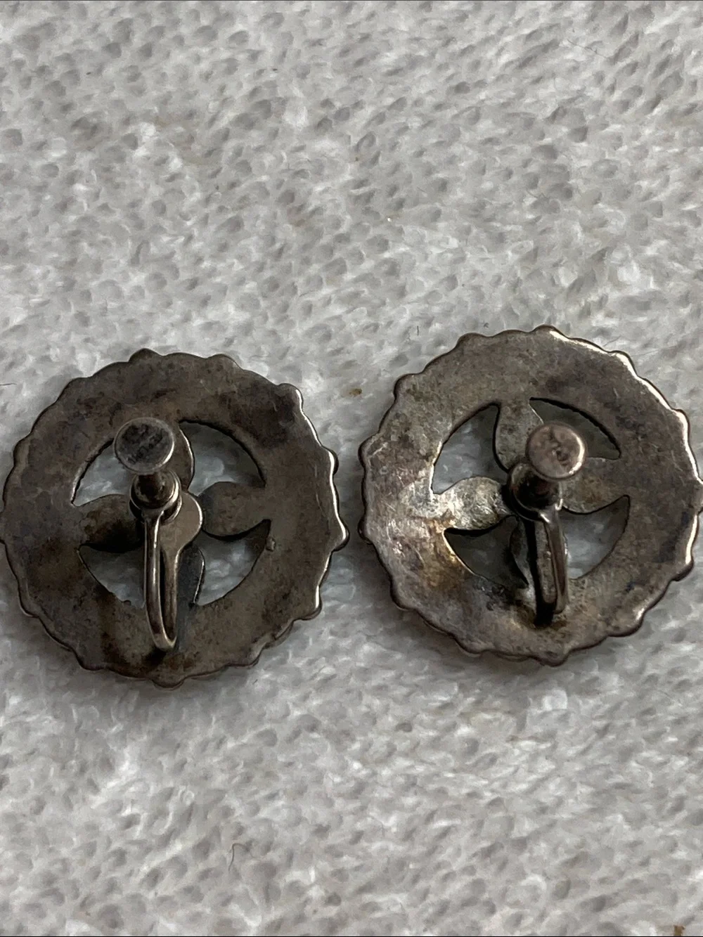 Turquoise and Green Floral Circle Screw-Back Earrings - Brand Unknown - Picture 3 of 5